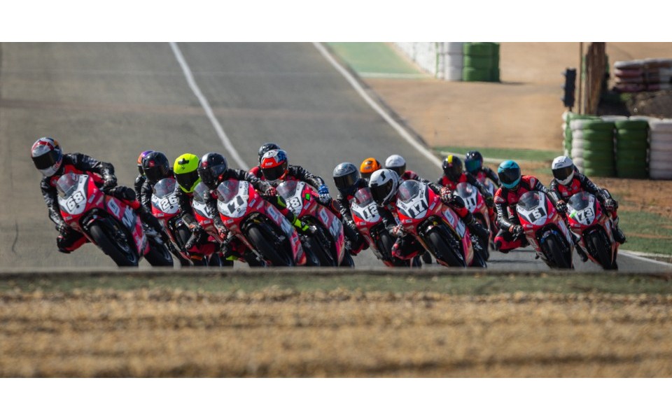 Nuevos líderes y gran despliegue de talento de las jóvenes promesas de la MIR Racing Cup en Cartagena