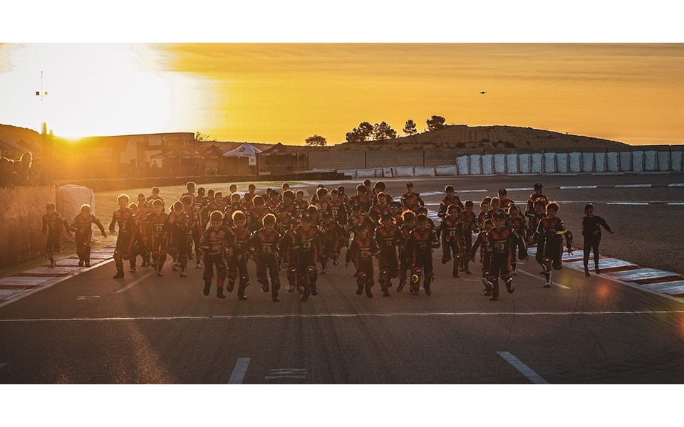 Los jóvenes talentos de la MIR Racing Cup podrán entrenar junto a los pilotos oficiales del Finetwork MIR Racing Team en Villena