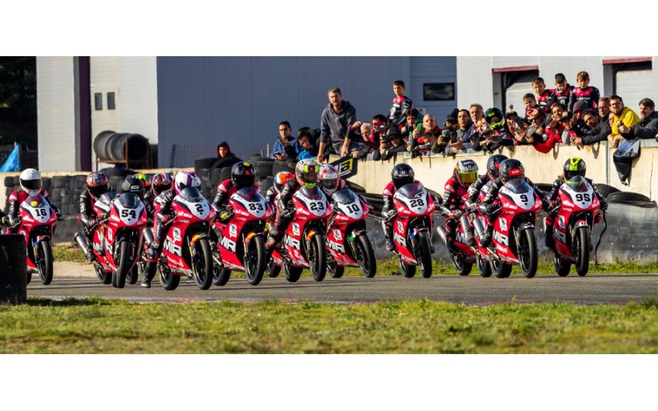 Cheste acoge la prueba más esperada de la historia de la MIR Racing Cup